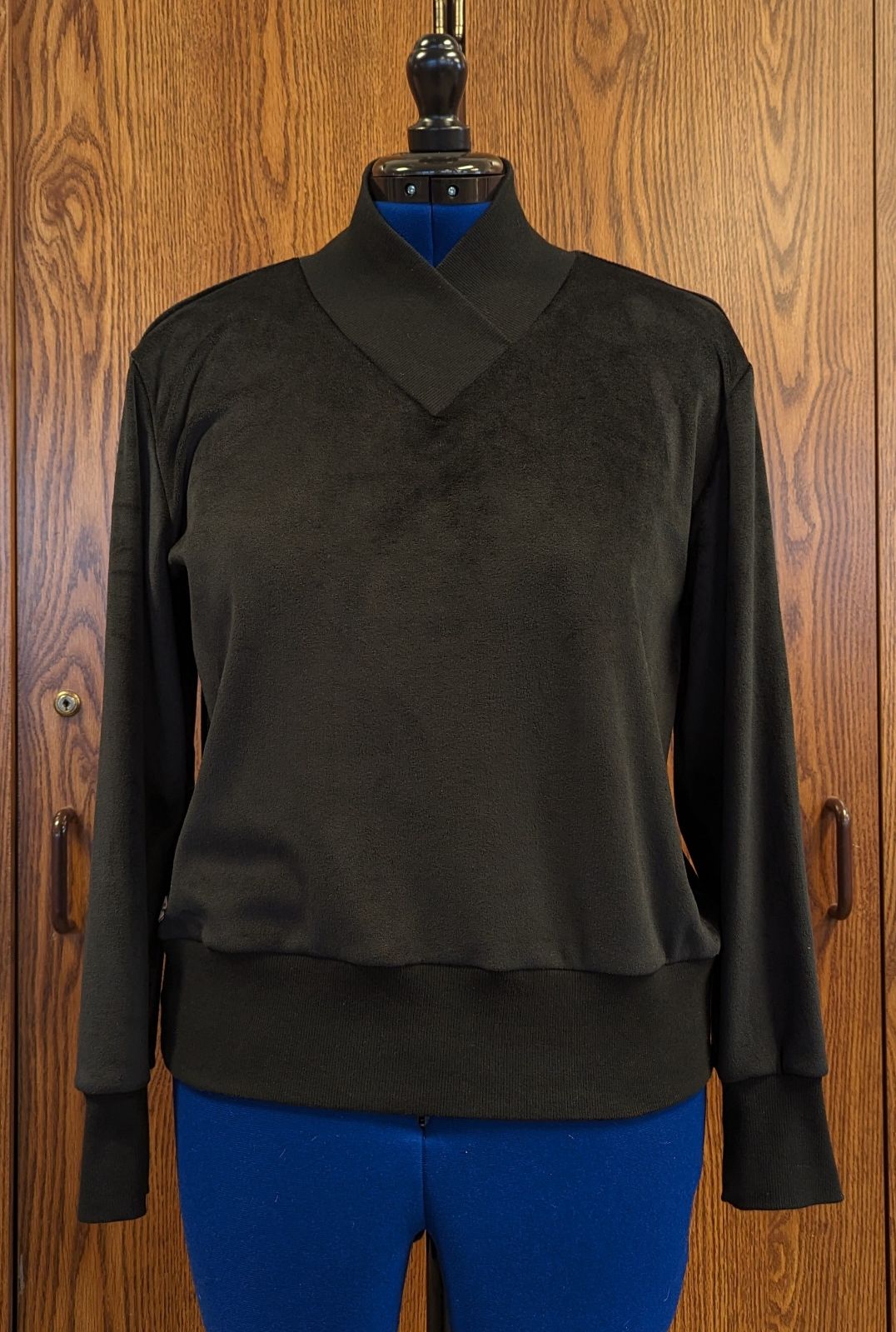 V neck soft velvet sweater