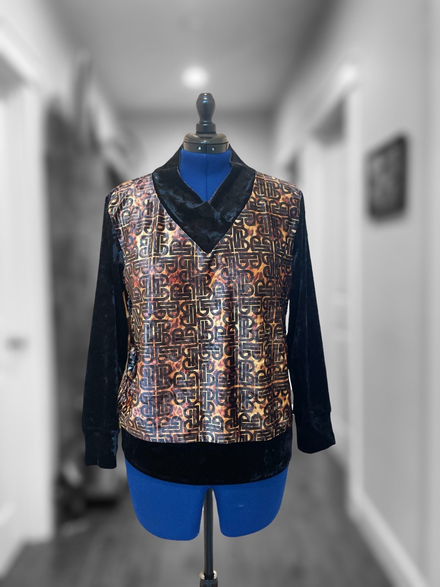 V neck sweater - BISHIKWABO  Sweater BISHIKWABO  V neck sweater